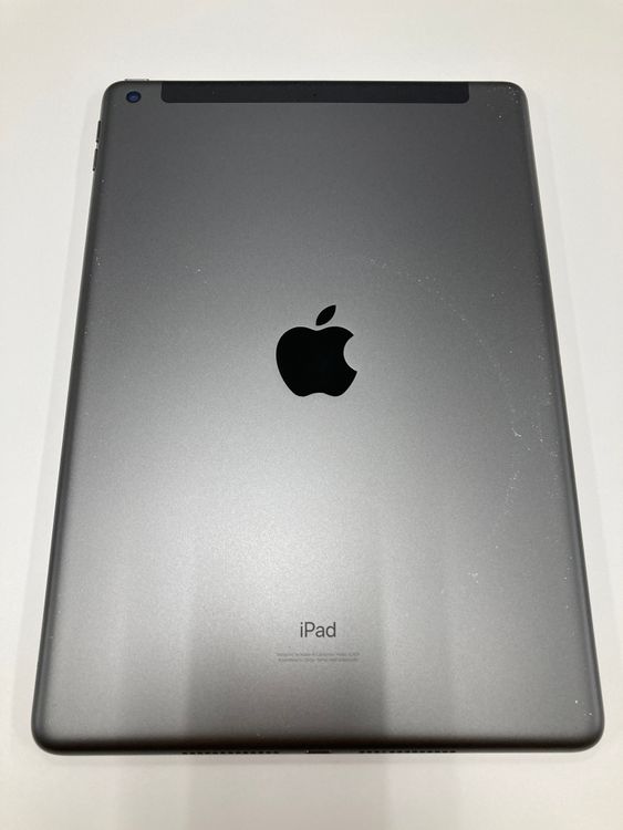 ����94�� Apple iPad ��8���� SIM�ե꡼ 32GB ���ڡ������쥤