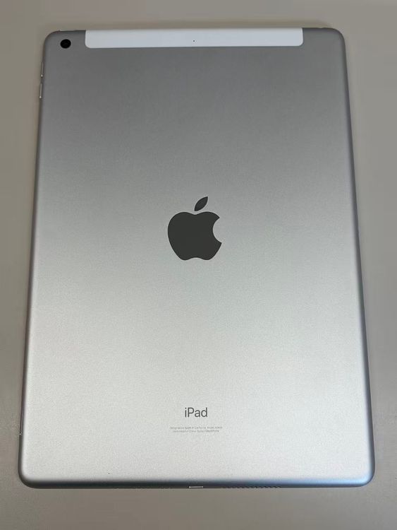 ���ʡ�����92% SIM�ե꡼ iPad (��9����) 64GB ����С�