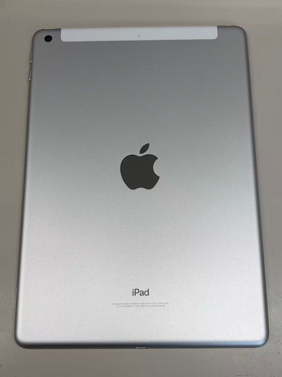 ���� ����86% SIM�ե꡼iPad (��6����) 32GB ����С�