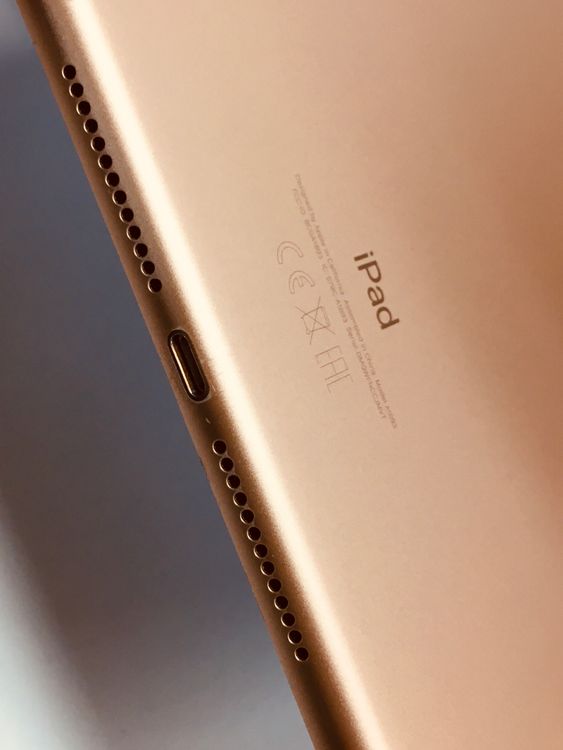 �ڥ�Х���BOX�۳������� ����76��iPad ��6���� Wi-Fi��ǥ� 128GB �������