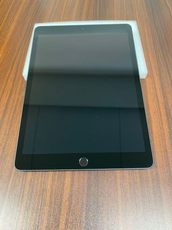 Apple iPad ��6���� Wi-Fi 128GB Space gray �����꽼�Ÿ��԰���