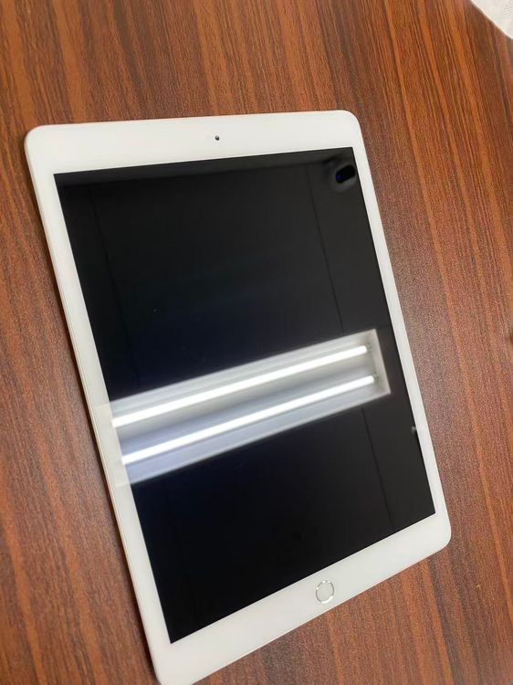 ����93��Apple iPad7 Wi-Fi + Cellular 32GB������С�