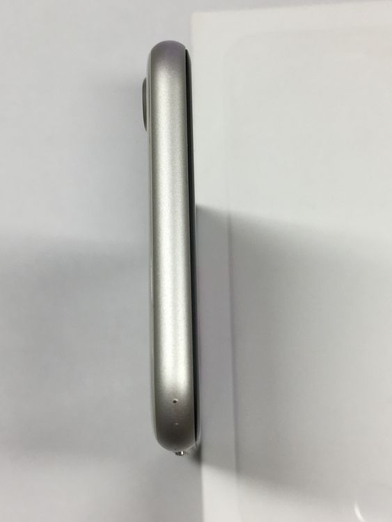 �ڥ�Х���BOX��iPhone SE3 ��3���� 64GB SIM�ե꡼ �������饤��