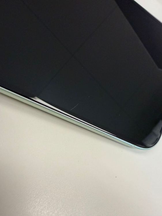 �ڥ�Х���BOX������ ����95%SIM�ե꡼ iPhone15 128GB ���꡼��