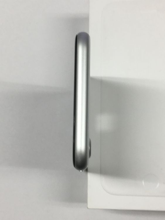 ��ư��ġ�����100��۳���Ķ���� SIM�ե꡼ iPhone SE ��2���� 64GB