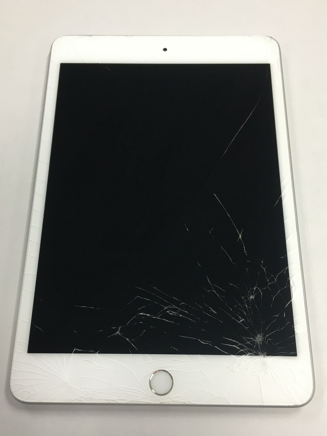ムスビー｜【画面割れ・動作可】電池92％ iPad mini 5 SIMフリー 256GB