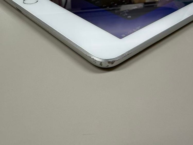 ����77% SIM�ե꡼iPad (��5����) 32GB ����С�