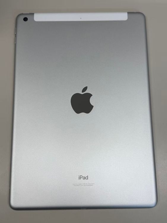 ���ʡ�����84% SIM�ե꡼ iPad (��9����) 64GB ����С�