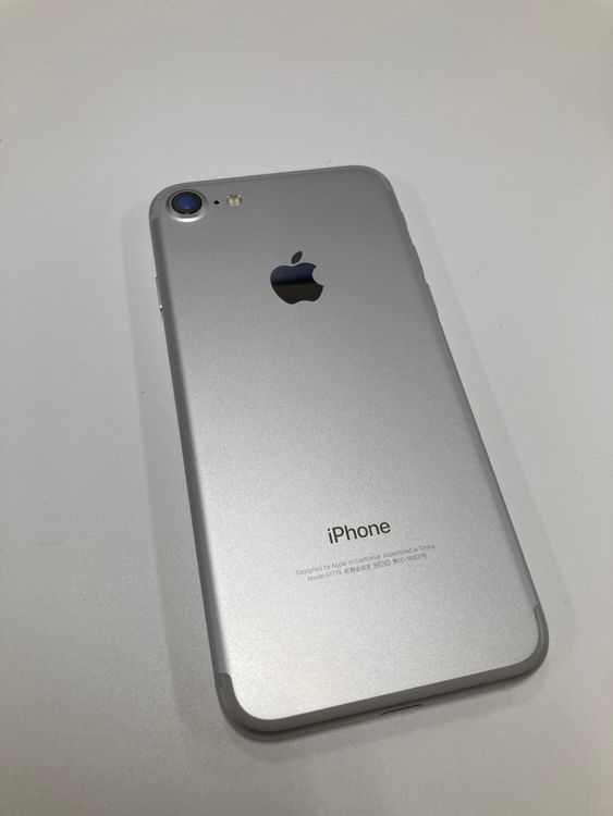 �ڥ�Х���BOX������88% SIM�ե꡼ iPhone7 128GB ����С�
