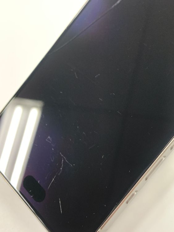 ����� ����77%SIM�ե꡼ iPhone15 Pro��128GB �ۥ磻�ȥ����˥���