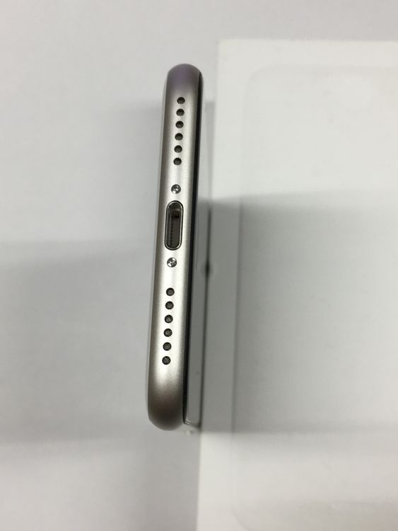 �ڥ�Х���BOX�ۿ���Ʊ�� ����100�� SIM�ե꡼ iPhone SE ��3���� 64GB