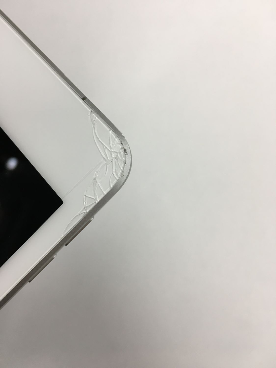 ムスビー｜【画面割れ・動作可】電池92％ iPad mini 5 SIMフリー 256GB