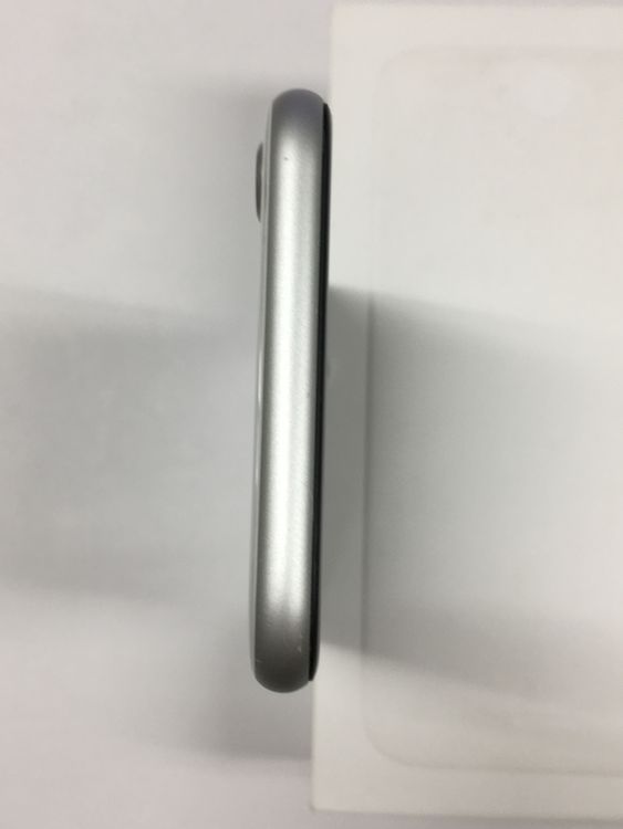 ��ư������ ����100���Ķ���� SIM�ե꡼ iPhone SE ��2���� 64GB �ۥ磻��