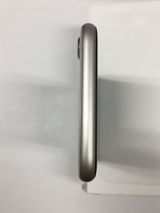 ��ư���������100���Ķ���� SIM�ե꡼ iPhone SE ��3���� 64GB �������饤��