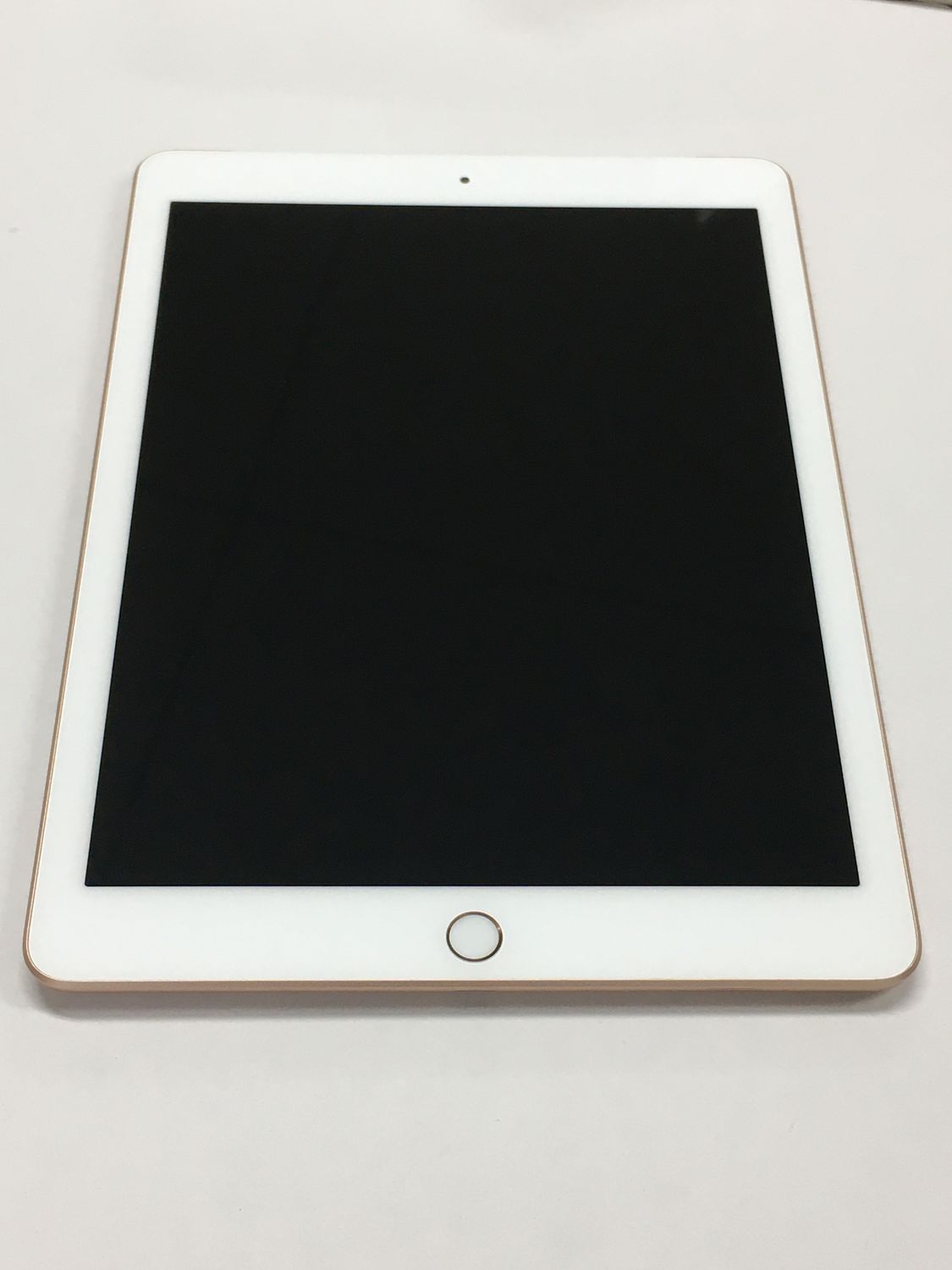 ムスビー｜外装超美品 iPad 第8世代 Cellularモデル 128GB ゴールド 