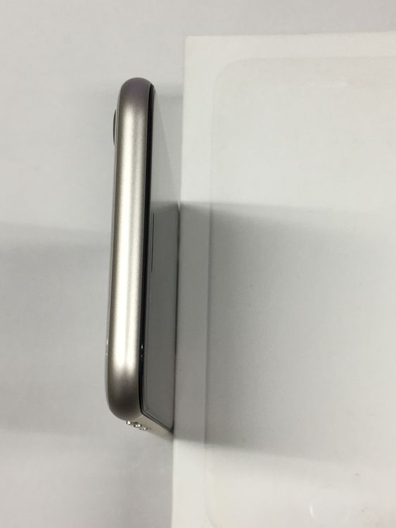 �ڥ�Х���BOX�ۿ���Ʊ�� ����100�� SIM�ե꡼ iPhone SE ��3���� 64GB