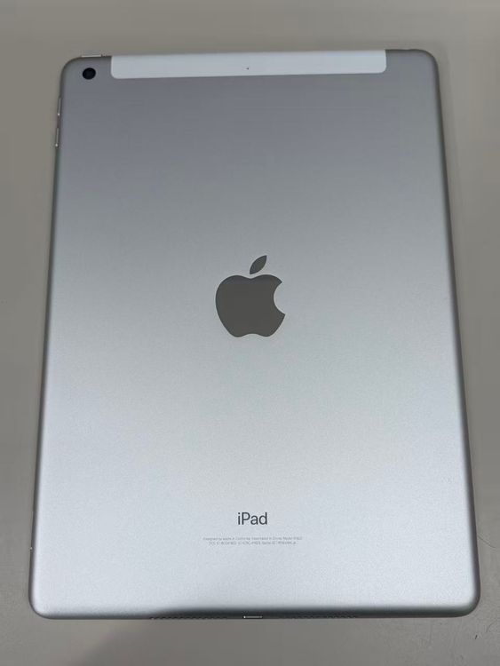 ����94% SIM�ե꡼iPad (��5����) 32GB ����С�