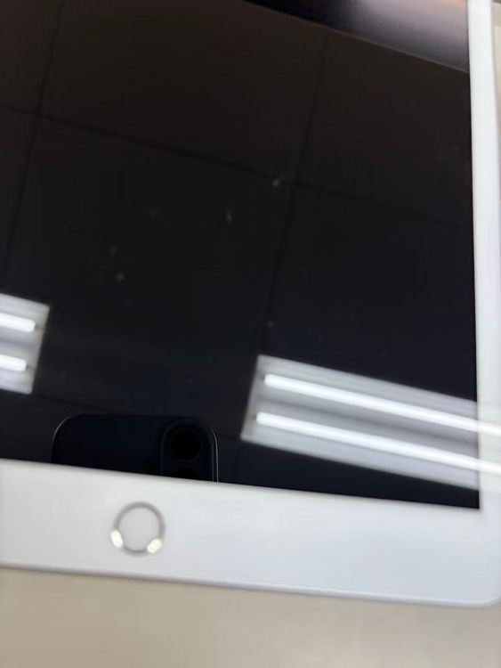 ���� ����84% SIM�ե꡼iPad (��8����) 32GB ����С�