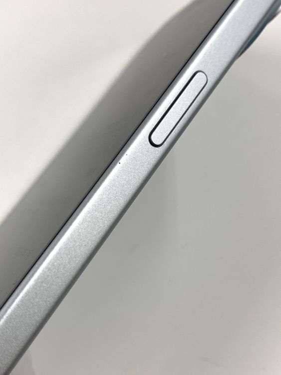 �ڥ�Х���BOX��Ķ���� ����84%SIM�ե꡼ iPhone15 256GB �֥롼