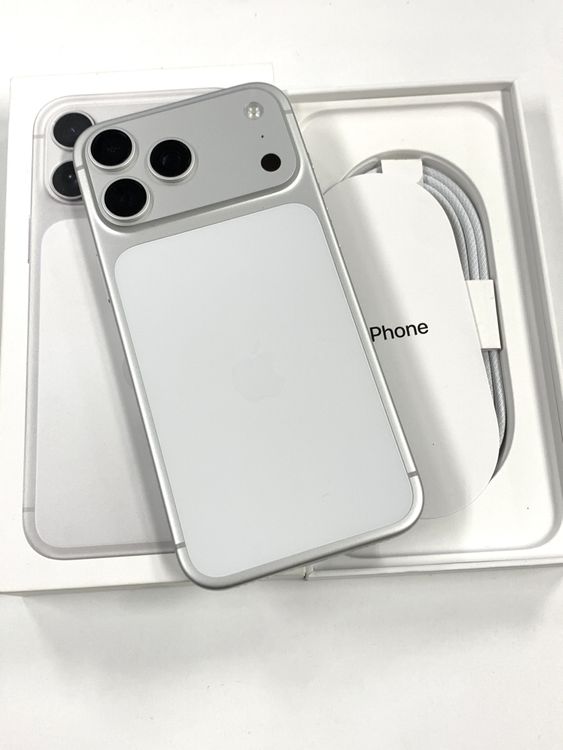 ������ �Хåƥ꡼100%SIM�ե꡼ iPhone17 Pro Max 512GB