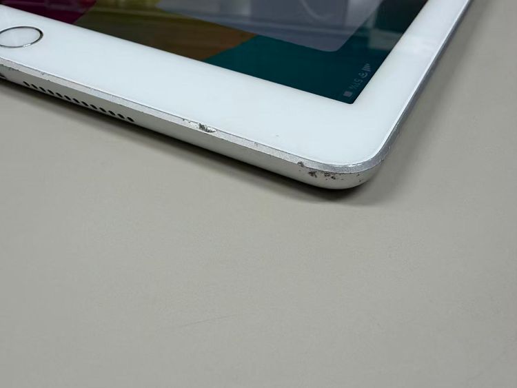 ����83% SIM�ե꡼�� iPad (��6����)   32GB ����С�