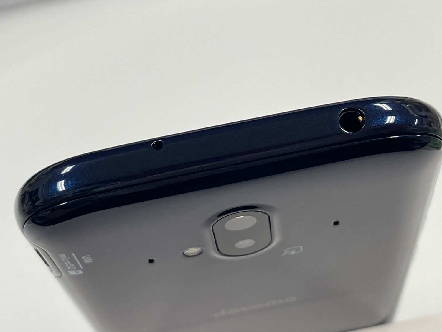 未使用！らくらくスマートフォン F-52B ネイビー SIMフリー　ドコモ ムスビー｜【モバイルBOX】docomo らくらくスマートフォン F-52B