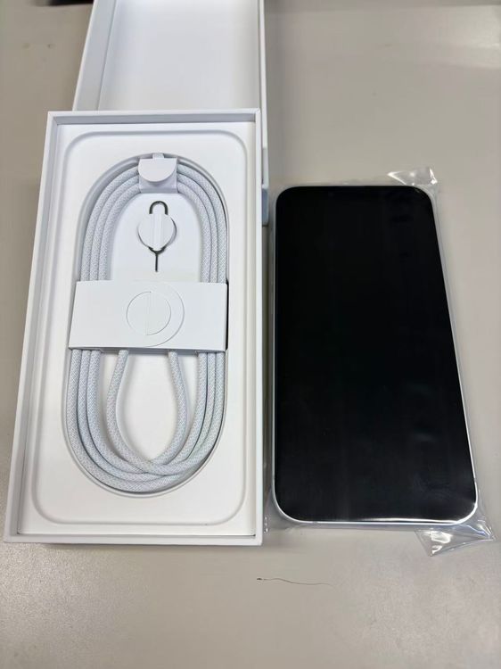 �ڥ�Х���BOX�ۿ���Ʊ���� ����100%SIM�ե꡼ iPhone16e 128GB �ۥ磻��