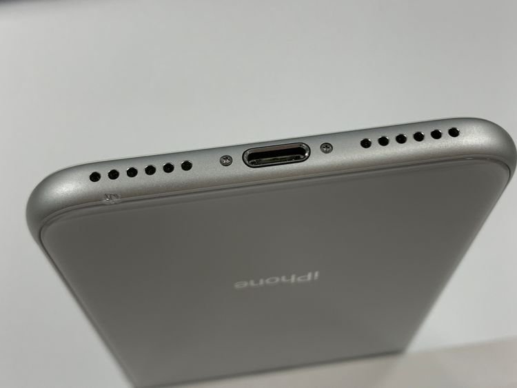 ڥХBOX100% SIMե꡼ iPhone8 64GB Silver
