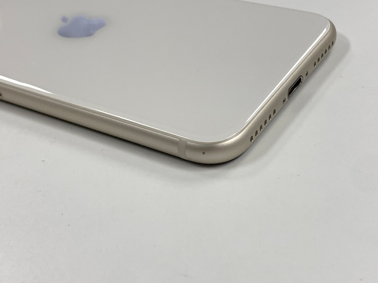 ムスビー｜【モバイルBOX】美品 電池100%SIMフリーiPhone SE(第3世代