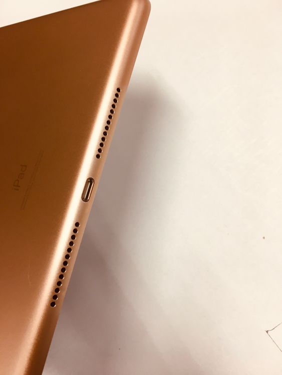 �ڥ�Х���BOX��Ķ���� ����87�� Apple iPad ��8���� Wi-Fi 32GB �������