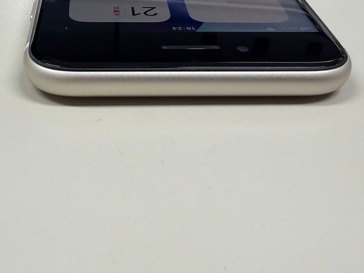 �ڥ�Х���BOX�ۿ���Ʊ�� ����88%SIM�ե꡼ iPhone SE(�裳����) 64GB