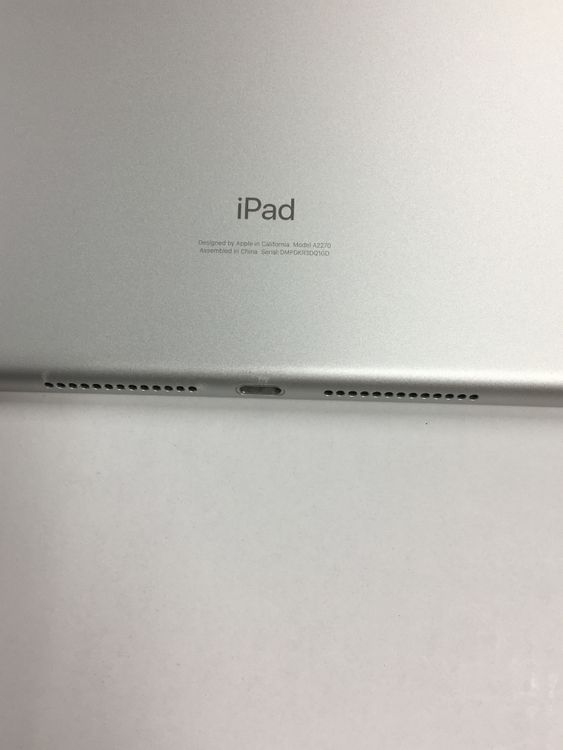 �ڥ�Х���BOX������ Apple iPad ��8���� 32GB WiFi��ǥ� ����С�