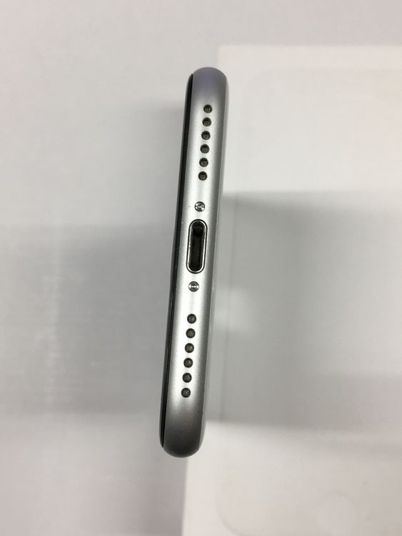 ��Touch ID�����Բġ�����¾ư�������SIM�ե꡼ iPhone SE ��2���� 64GB