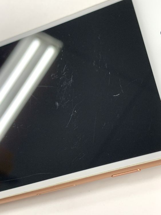 ����100% SIM�ե꡼ iPhone8 64GB Gold