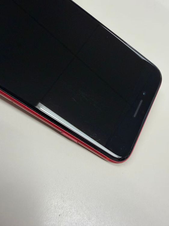 ����86%SIM�ե꡼ iPhone SE(��2����) 256GB ��å�