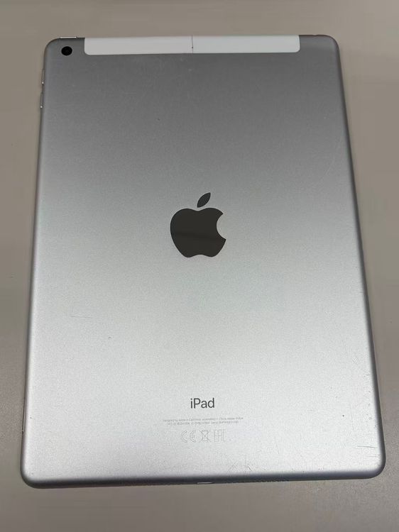 ����86��SIM�ե꡼ iPad (��6����) 128GB ����С�