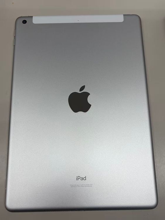 ���� ����50% SIM�ե꡼iPad (��8����) 32GB ����С�