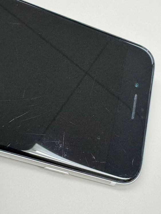 ڥХBOX SIMե꡼iPhone SE(裲) 64GB ۥ磻