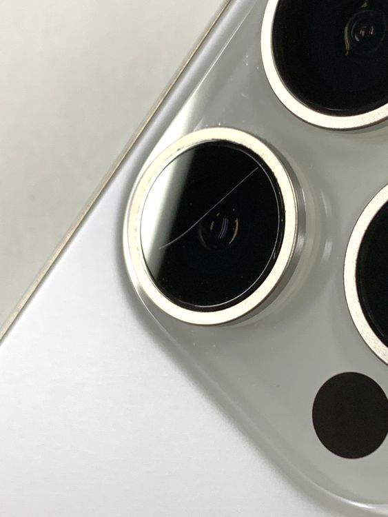 ���� ����84%SIM�ե꡼ iPhone15 Pro 128GB �ۥ磻�ȥ����˥���