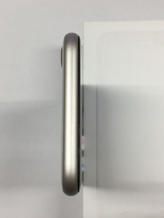 �ڥ�Х���BOX������ ����94�� iPhone SE3 ��3���� 64GB SIM�ե꡼