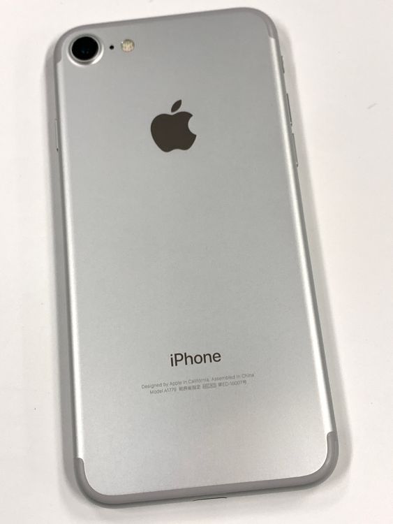 ڥХBOX۶ 79 SIMե꡼ iPhone7 32GB Silver