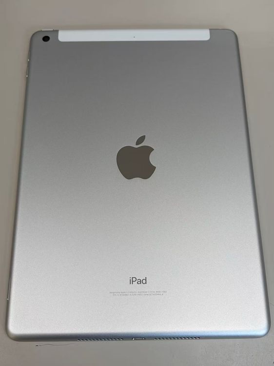 ����93% SIM�ե꡼iPad (��5����) 32GB ����С�