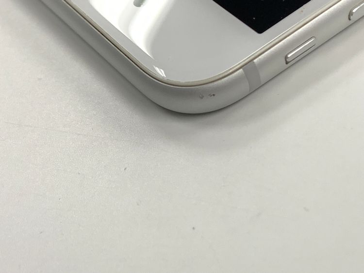 �ڥ�Х���BOX������ ����81% SIM�ե꡼ iPhone8 64GB Silver