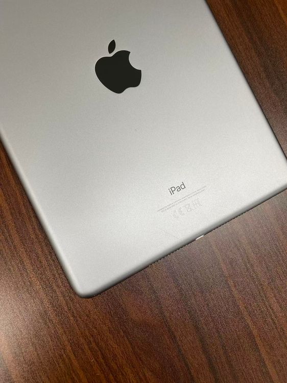 Apple iPad ��6���� Wi-Fi��128GB Space gray �Хåƥ꡼���̾�