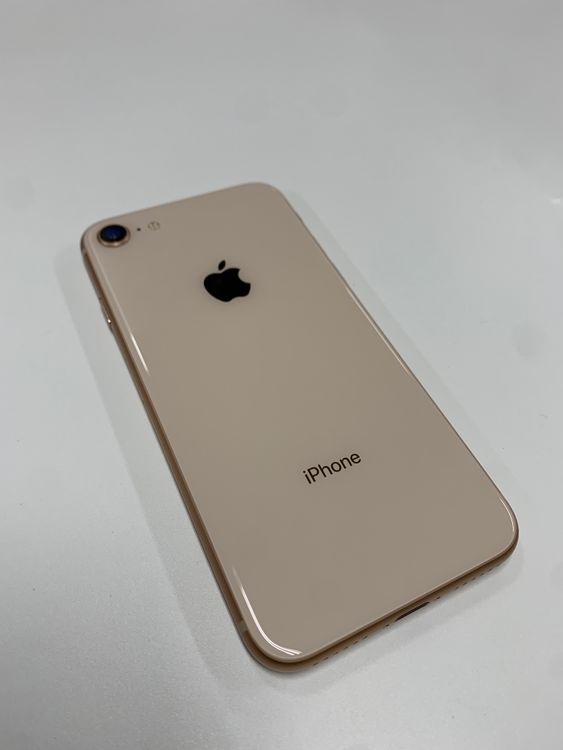 �ڥ�Х���BOX������84%SIM�ե꡼ iPhone 8 64GB �������