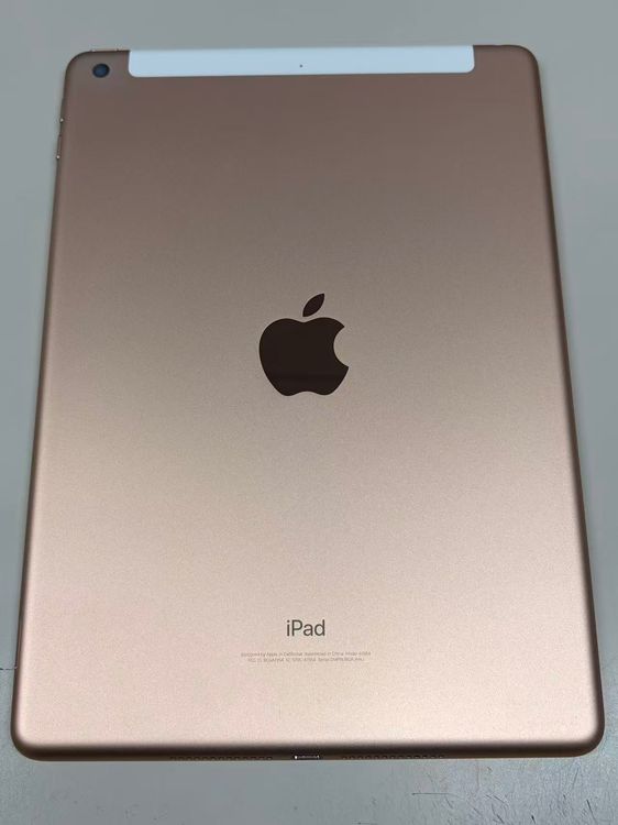 ư��������  SIM�ե꡼iPad (��6����) 32GB ������ɡ������