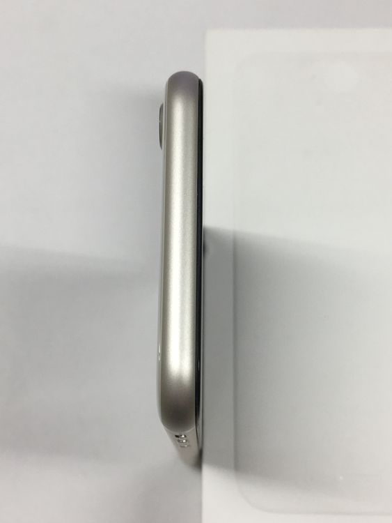 �ڥ�Х���BOX������ iPhone SE3 ��3���� 128GB SIM�ե꡼