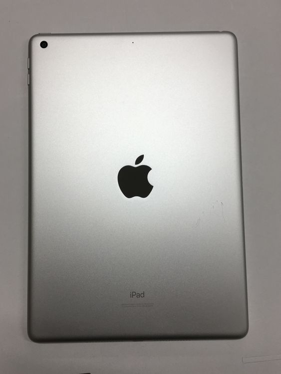 �ڥ�Х���BOX������ ����99�� Apple iPad ��8���� Wi-Fi 32GB ����С�