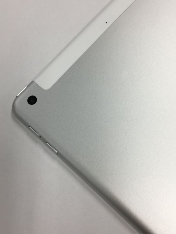 �ڥ�Х���BOX������ Apple iPad ��5���� SIM�ե꡼ 32GB ����С�