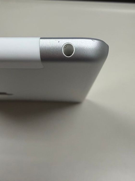 ������ ����100�� SIM�ե꡼ iPad (��6����) 32GB ����С�